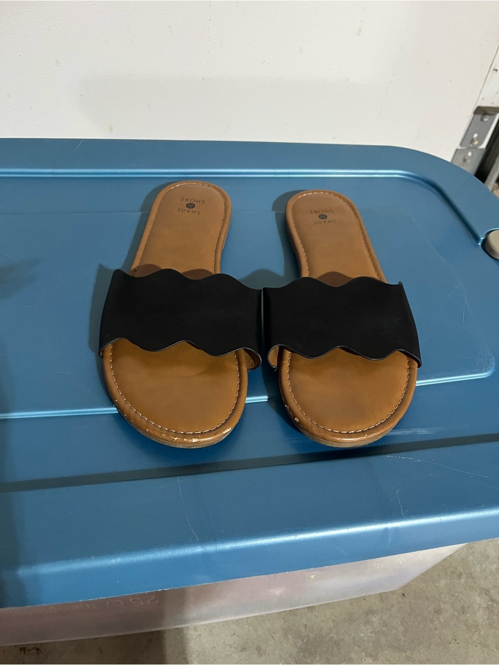 Shade & Shore Black Scallop Slide Sandals